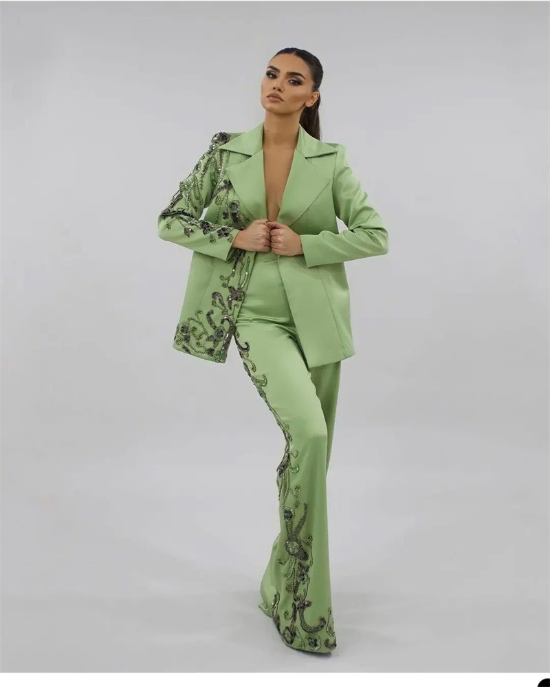 デザイナーグリーンサテン女性スーツセット高級ビーズアップリケ - Women'S Green Formal Wear のレビューと価格